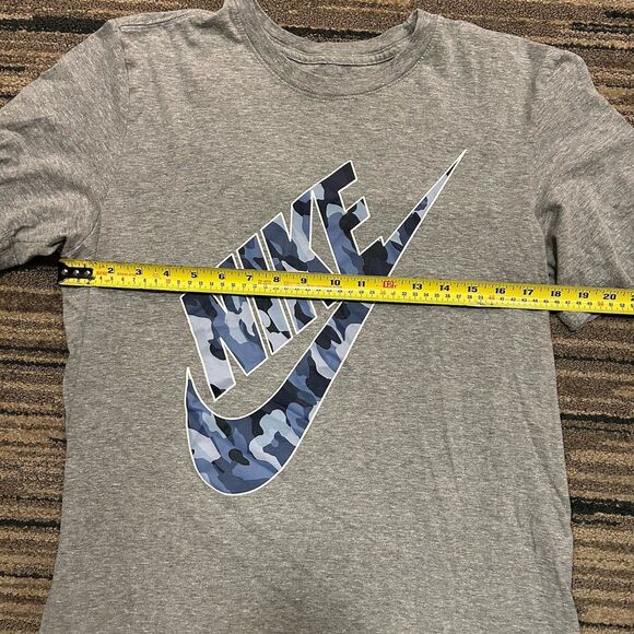 Nike Men’s Medium Grey Graphic T-Shirt Blue Camo Swoosh Logo Short Sleeve Tee - Picture 3 of 6